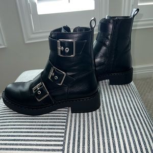 Steve Madden Arlette Triple Buckel Combat Boot